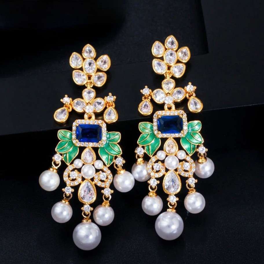 Women E L A London | Pearly Chandelier Earrings