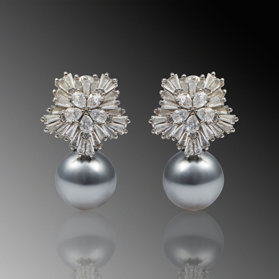 Women E L A London | Star Pearl Grey Earrings