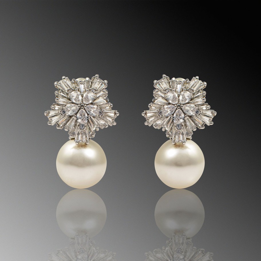 Women E L A London | Star Pearl White Earrings