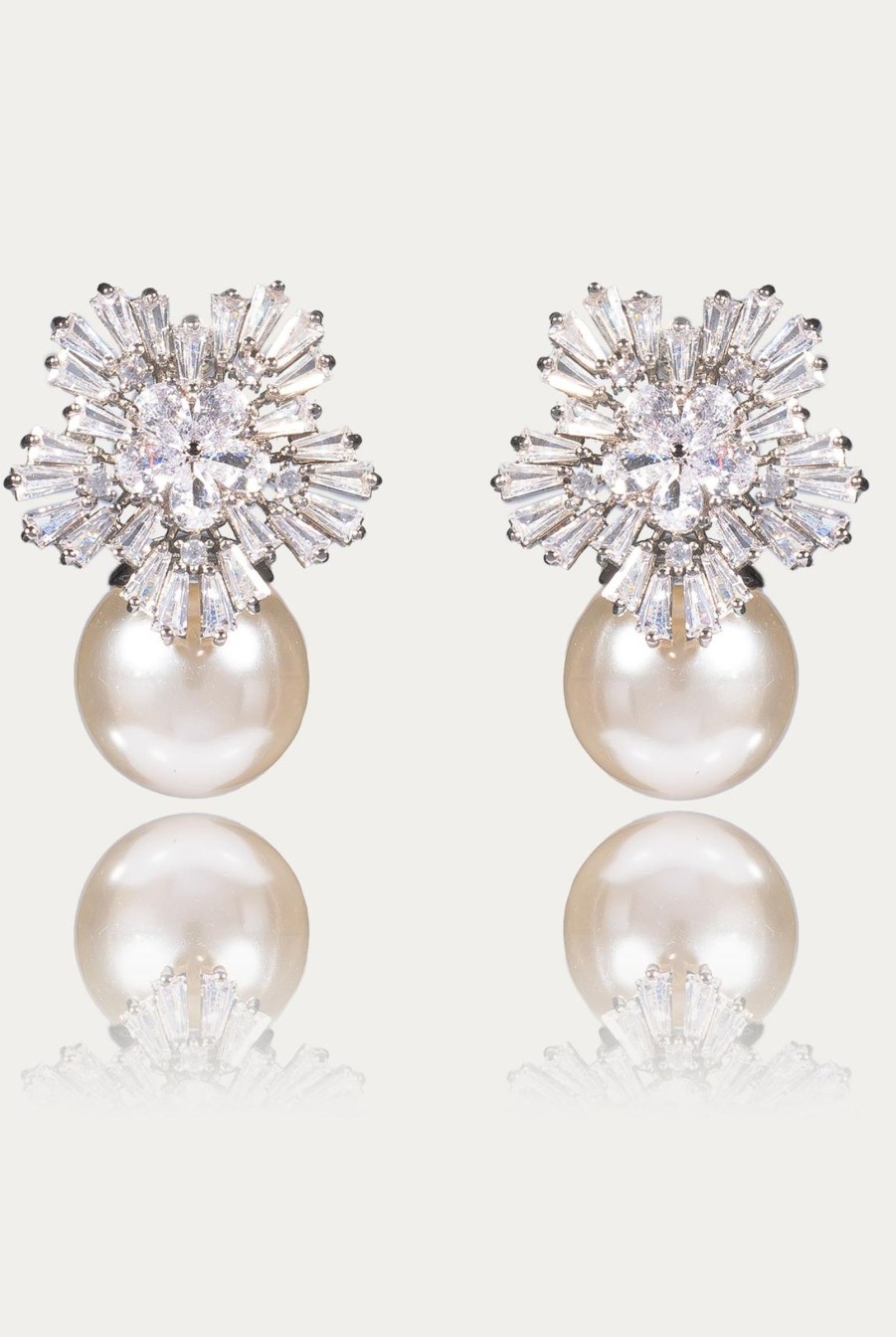 Women E L A London | New Star White Pearl Ball Earrings (Larger Size)